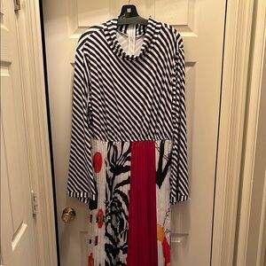 Women’s maxi pleated dress, size 1x, smoke-free environment and no pets.